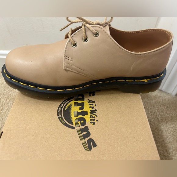 Dr. Martens Air Wair Oxfords Mens 7 US EU 39 Beige - Picture 6 of 7